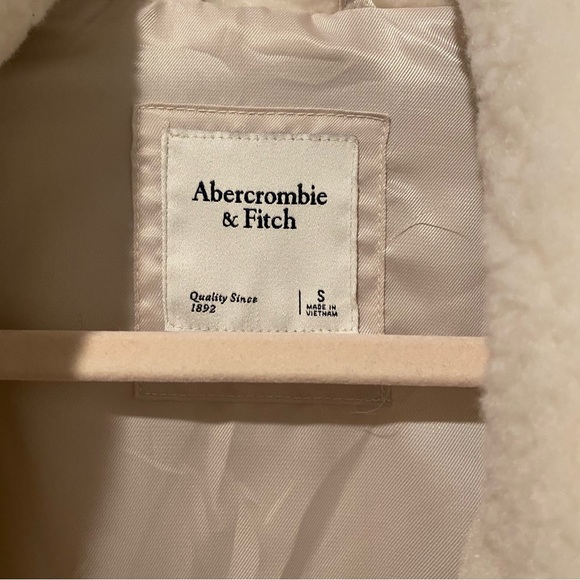 NWOT Abercrombie Teddy Coat - Picture 5 of 5
